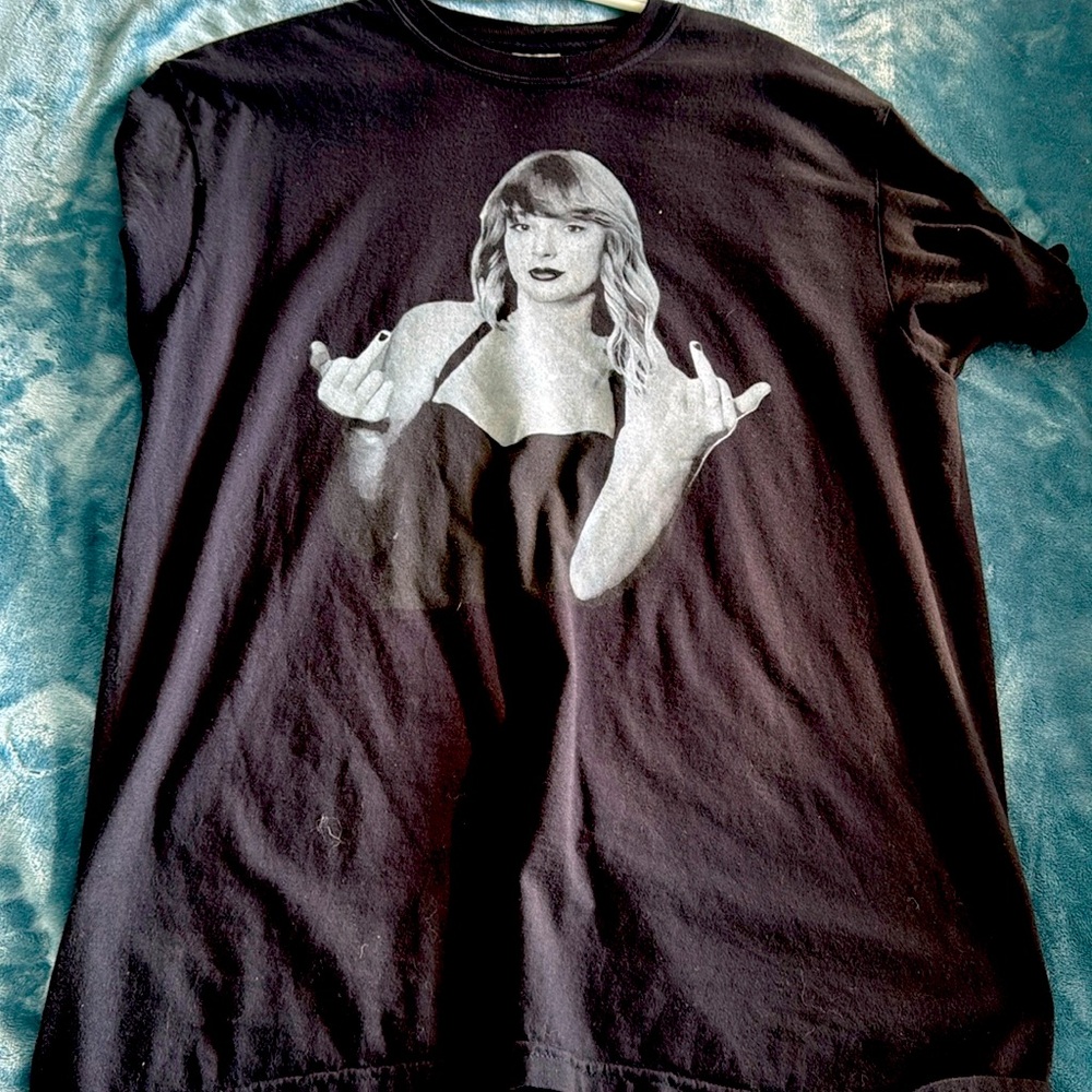 Taylor Swift tee shirt